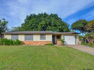 101 Barbour St, Moore, OK 73160