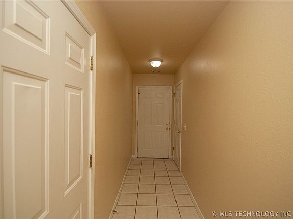 2nd image of 1221 W Indianola St