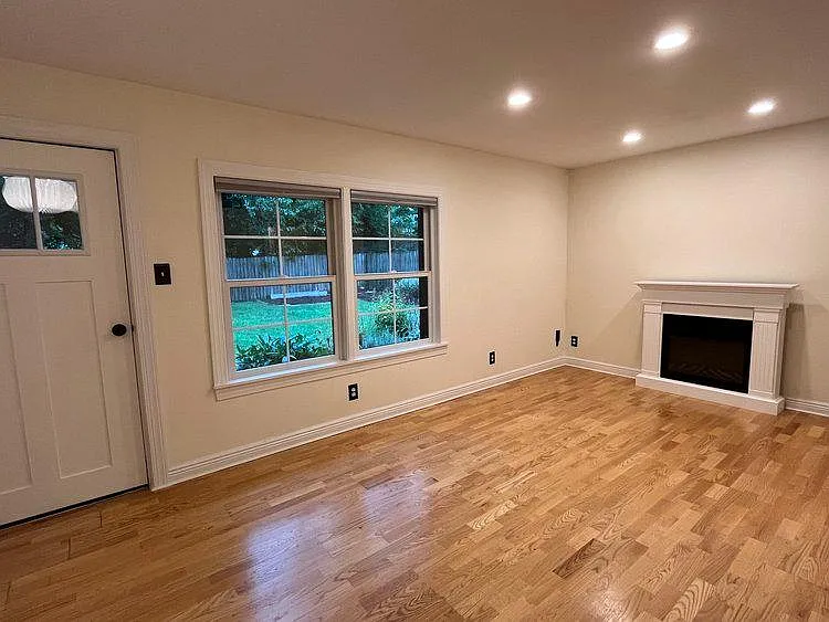 3 bed, 1242 sqft, $3,750 — Photo 4