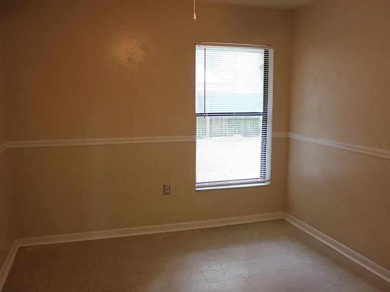 7011 SW 17th Pl — Photo 7