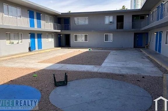 3rd image of 2619 Sherwood St #21