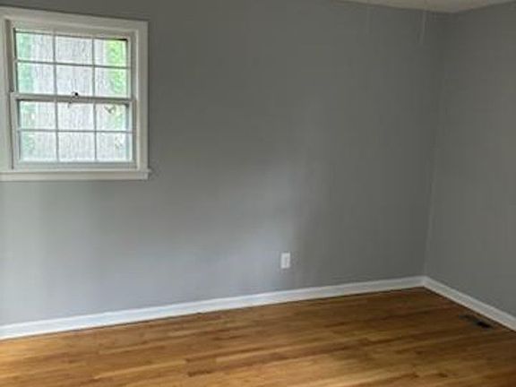 3rd image of 1817 Camelot Dr