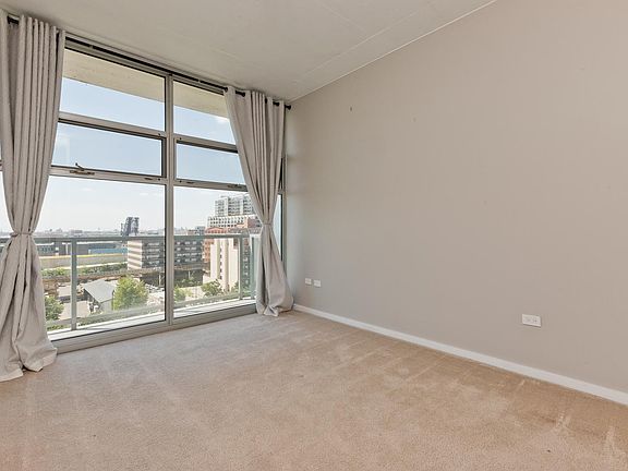 5th image of 1621 S Michigan Ave #920