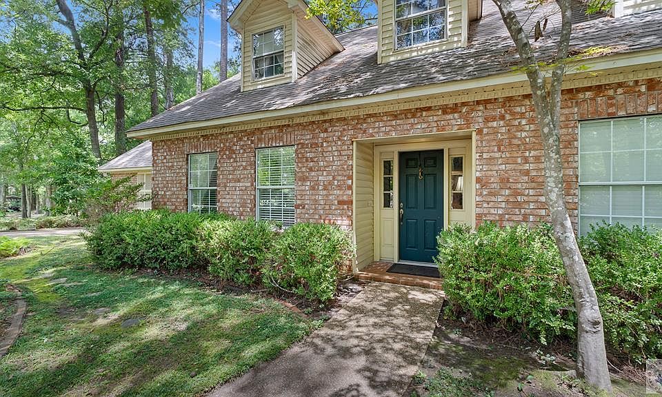1st image of 3 Spring Valley Ln