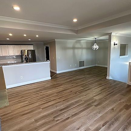 5th image of 5753 Acorn Ln