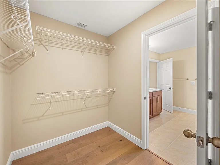 2049 Heart Lake Dr — Photo 37