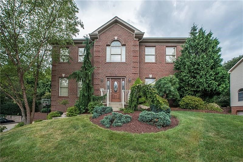 1st image of 1216 Oakwood Dr