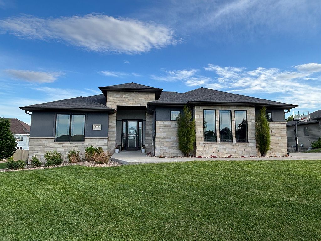 2506 W 37th St - Property Image