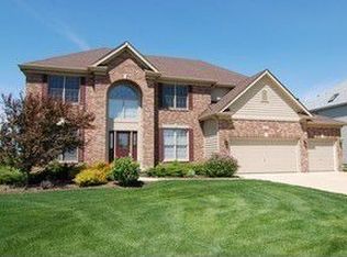 412 N Sycamore Ln, North Aurora, IL 60542