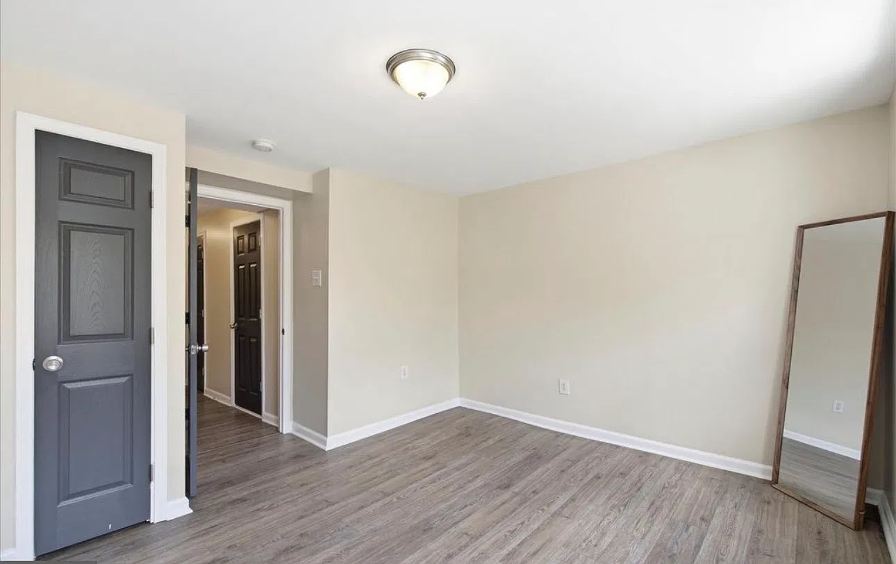 3 bed, 1200 sqft, $2,100 — Photo 2