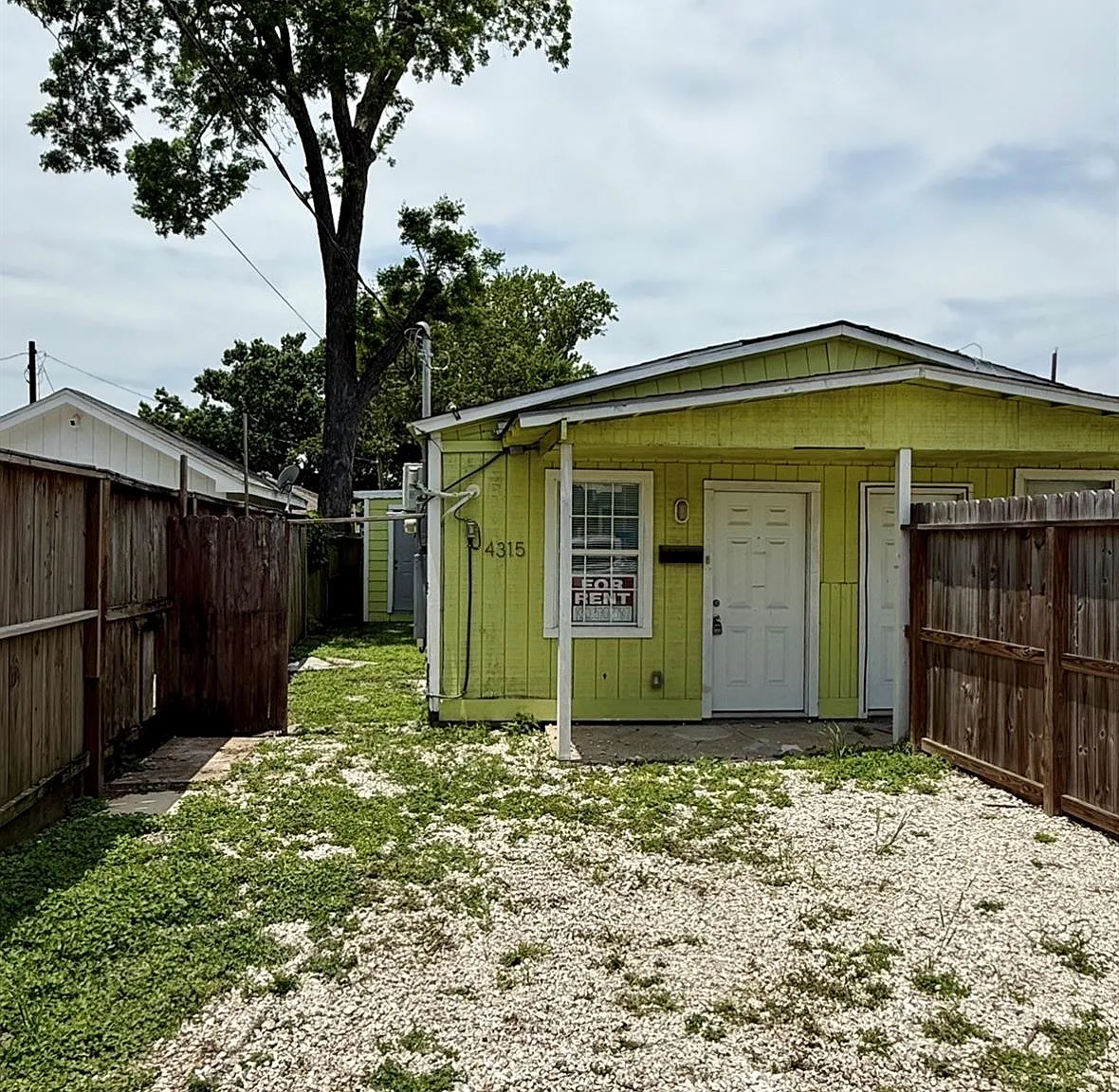 1 bed, 1.0 bath, 1040 sqft, $995 — Photo 1