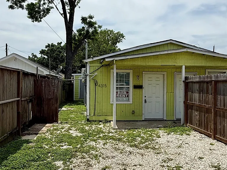 4315 Chapman St — Photo 1