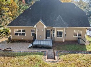 3925 Philpark Dr, Winston Salem, NC 27106