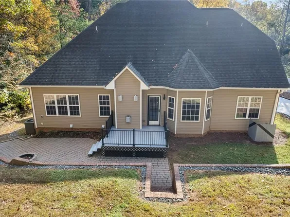 3925 Philpark Dr, Winston Salem, NC 27106