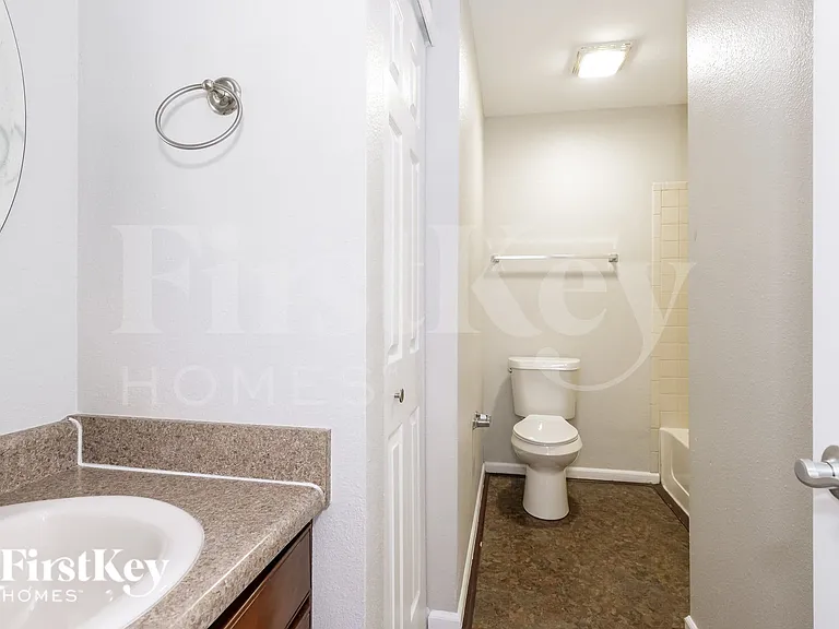 332 Zander Woods Ct — Photo 12
