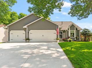 9068 Sycamore Ln N, Maple Grove, MN 55369