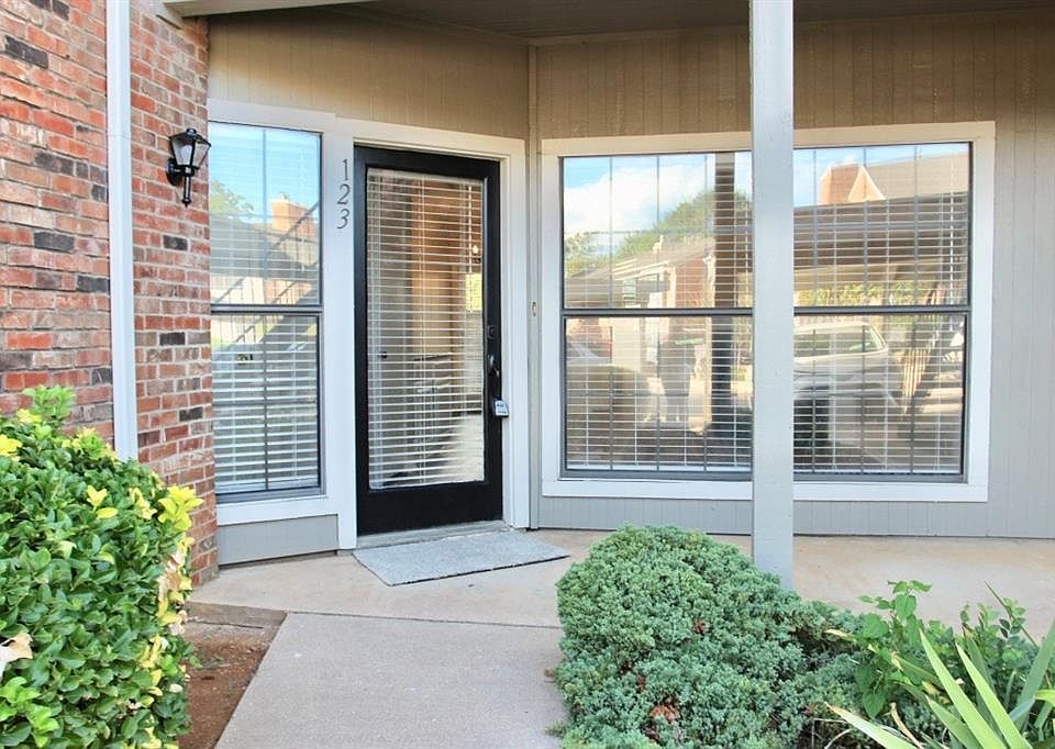 1st image of 2736 Silver Creek Dr APT 123