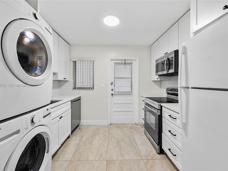 1st image of 5141 Hollywood Blvd APT 209