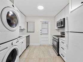 5141 Hollywood Blvd