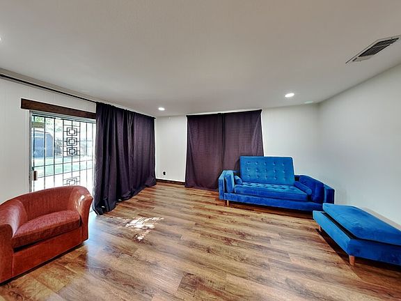 3rd image of 1217 Circle Park Blvd