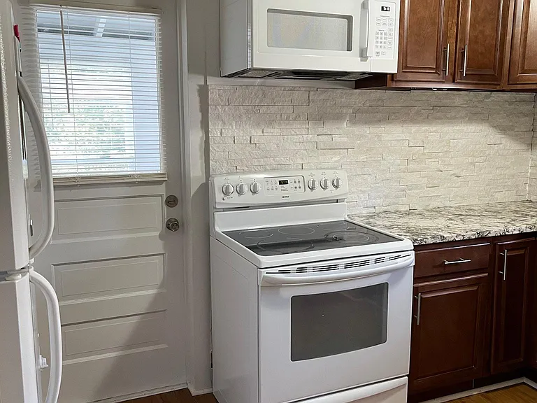 230 Braeside Ave #2 — Photo 9