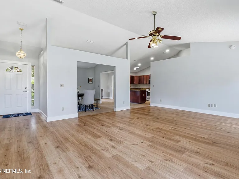 421 Chicopee Ct — Photo 17