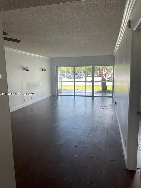 1st image of 100 Lakeview Dr APT 106