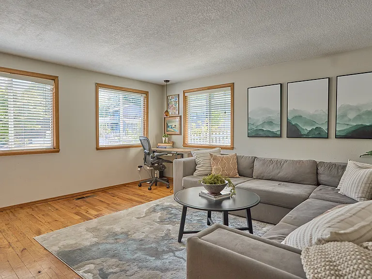 467 NW 16th Ave — Photo 3