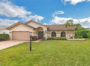 1374 Foxfire Ln, Naples, FL 34104