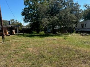 922 N Kossuth St, Rockport, TX 78382