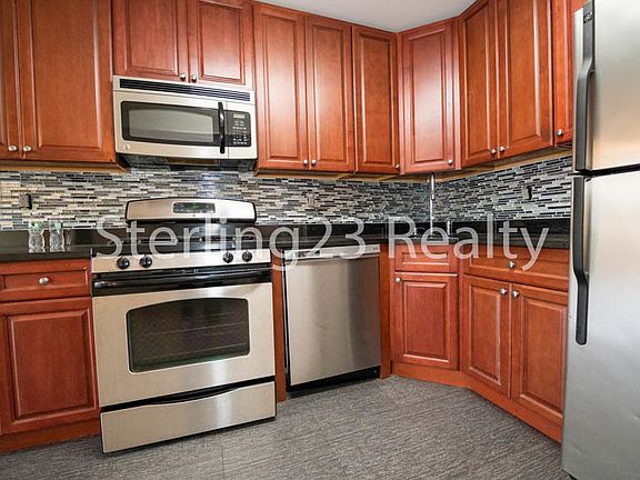 4th image of 2312 31st Dr APT 2F