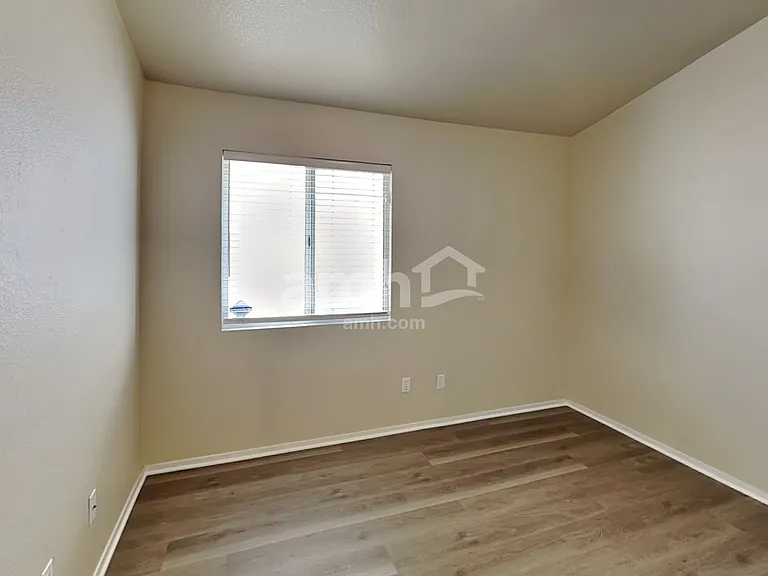 325 Greenleaf Glen St — Photo 14