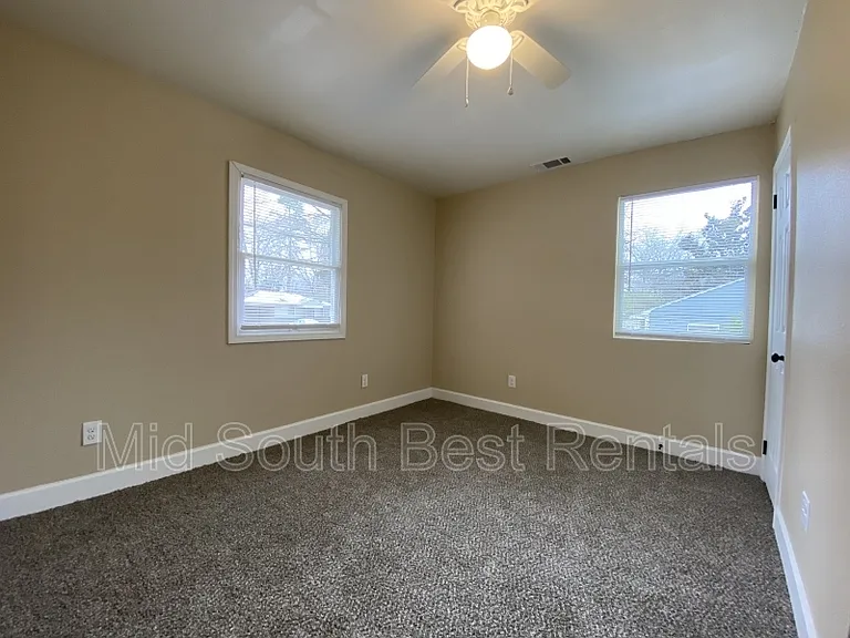1004 Floyd Ave — Photo 6