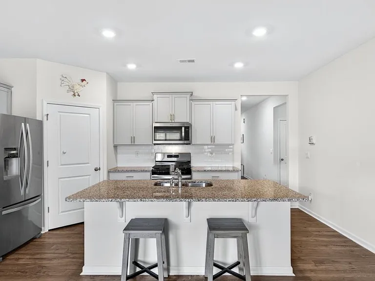 462 Fenwick Dr — Photo 10