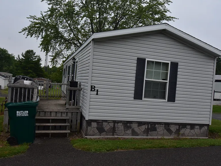 337 Thompson Rd #B01 — Photo 1