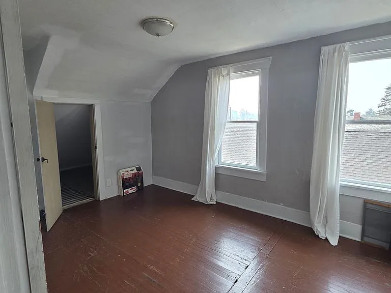 481 SW Cascade Ave — Photo 16