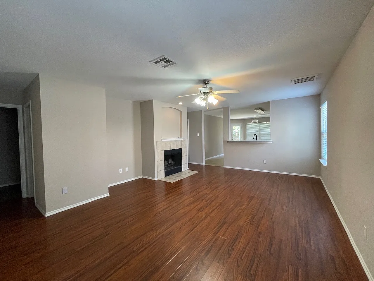 4 bed, 2.5 bath, 2210 sqft, $2,495 — Photo 4