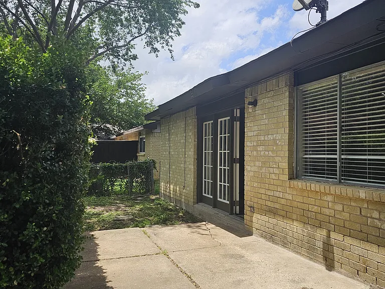 617 Country Ln — Photo 42