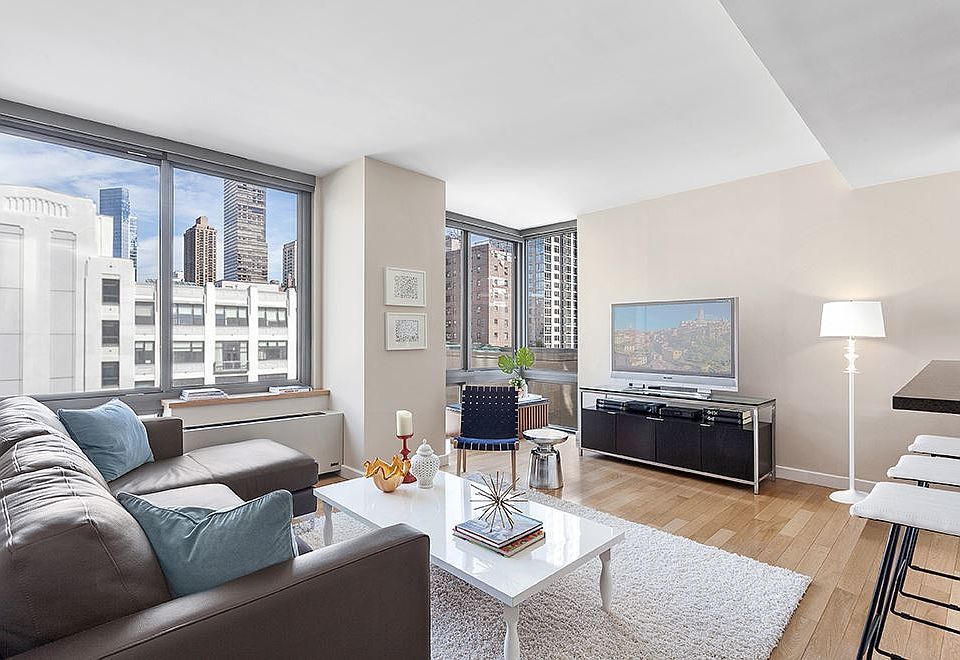 1st image of 225-227 W 60th St #9E