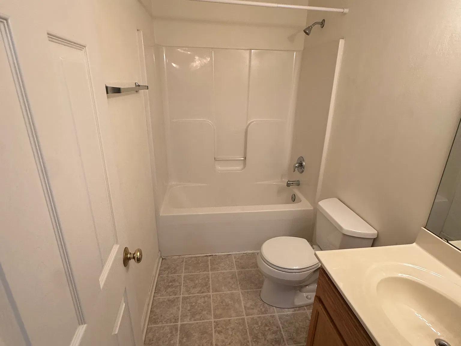 3 bed, 2.5 bath, 1147 sqft, $1,650 — Photo 3