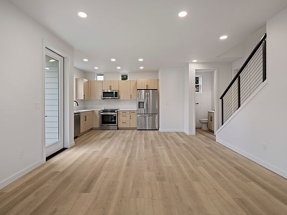 5th image of 11518 16th Ave NE