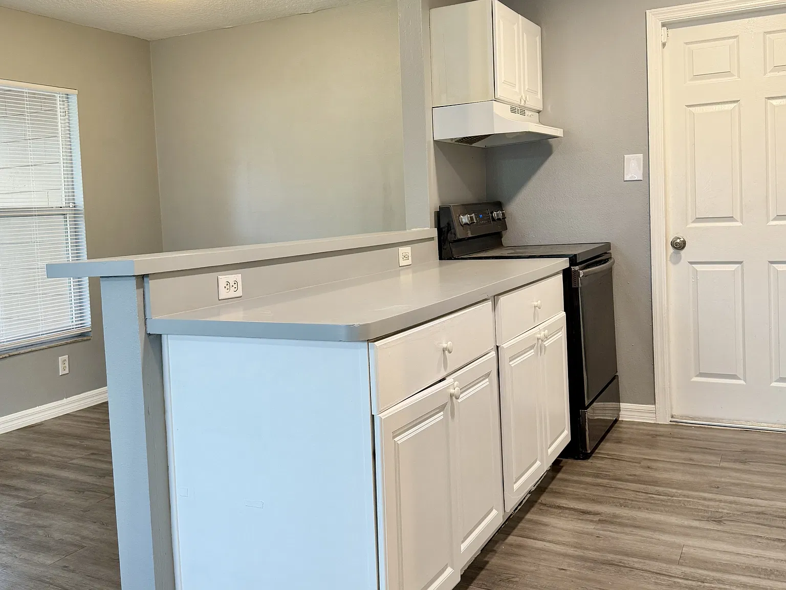 37TH ST 4611 IH - 1 — Photo 3