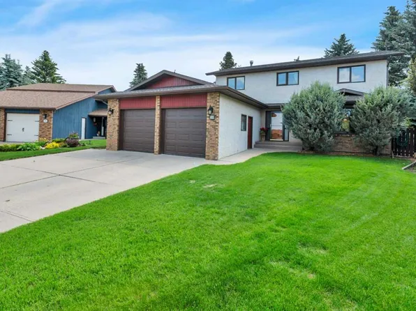 19 NW Mayberry Close, Red Deer, AB T4R 2A1