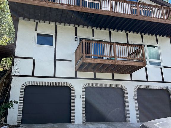 Lower Deck and Left Garage are used for this unit.