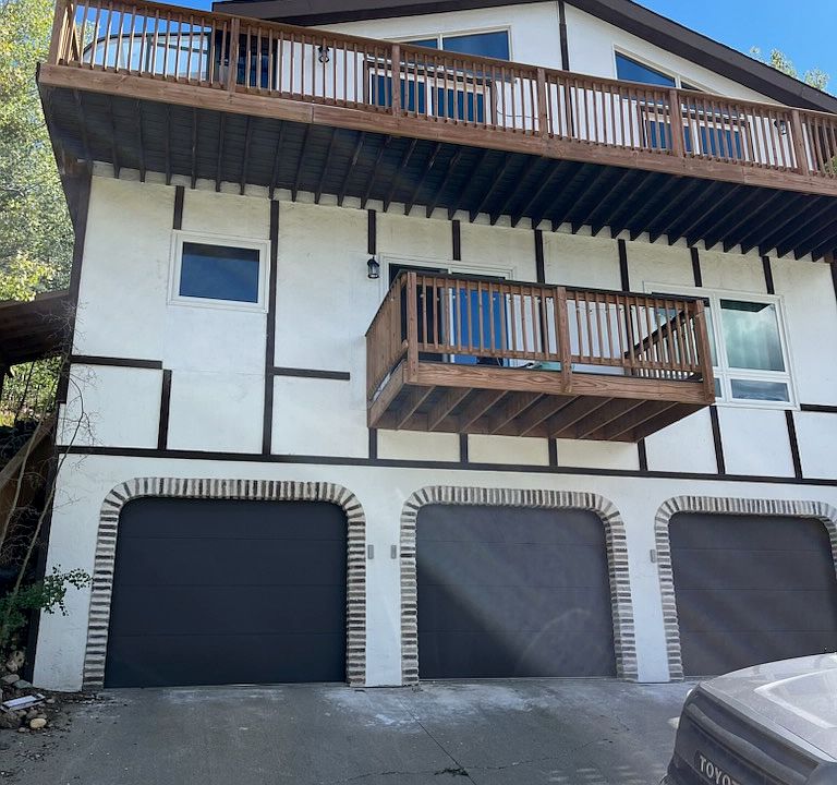 Lower Deck and Left Garage are used for this unit.