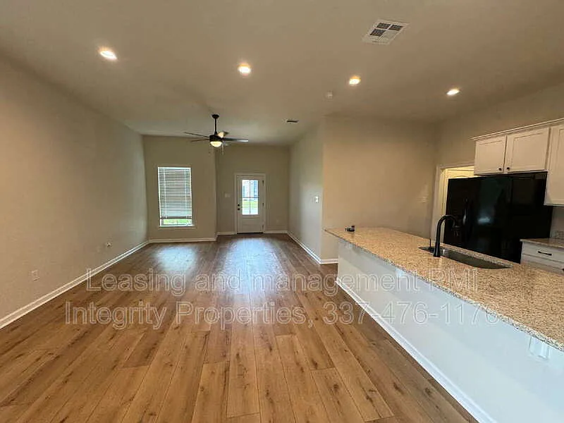 4 bed, 2.0 bath, 1550 sqft, $1,995 — Photo 3