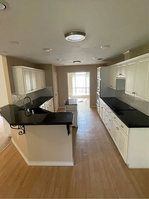 3 bed, 2.0 bath, 2082 sqft, $2,200 — Photo 3