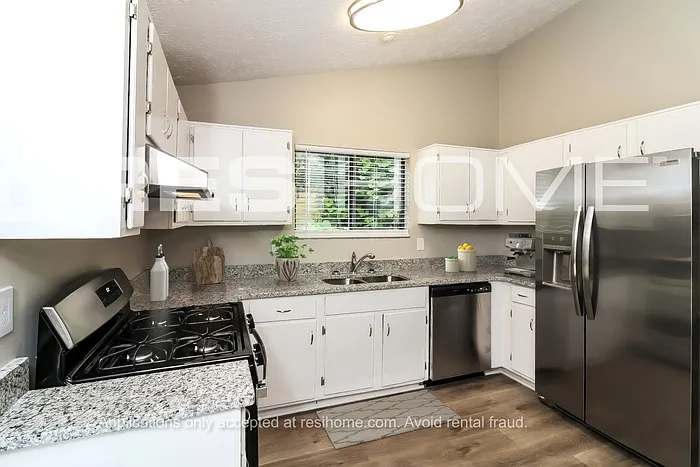 3 bed, 2.0 bath, 1500 sqft, $1,820 — Photo 3