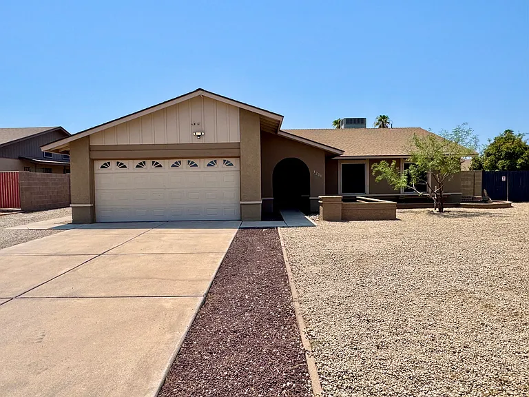 3201 W Paradise Ln — Photo 36