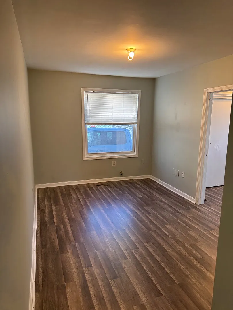 Unit Photo - 72 Railroad St #1